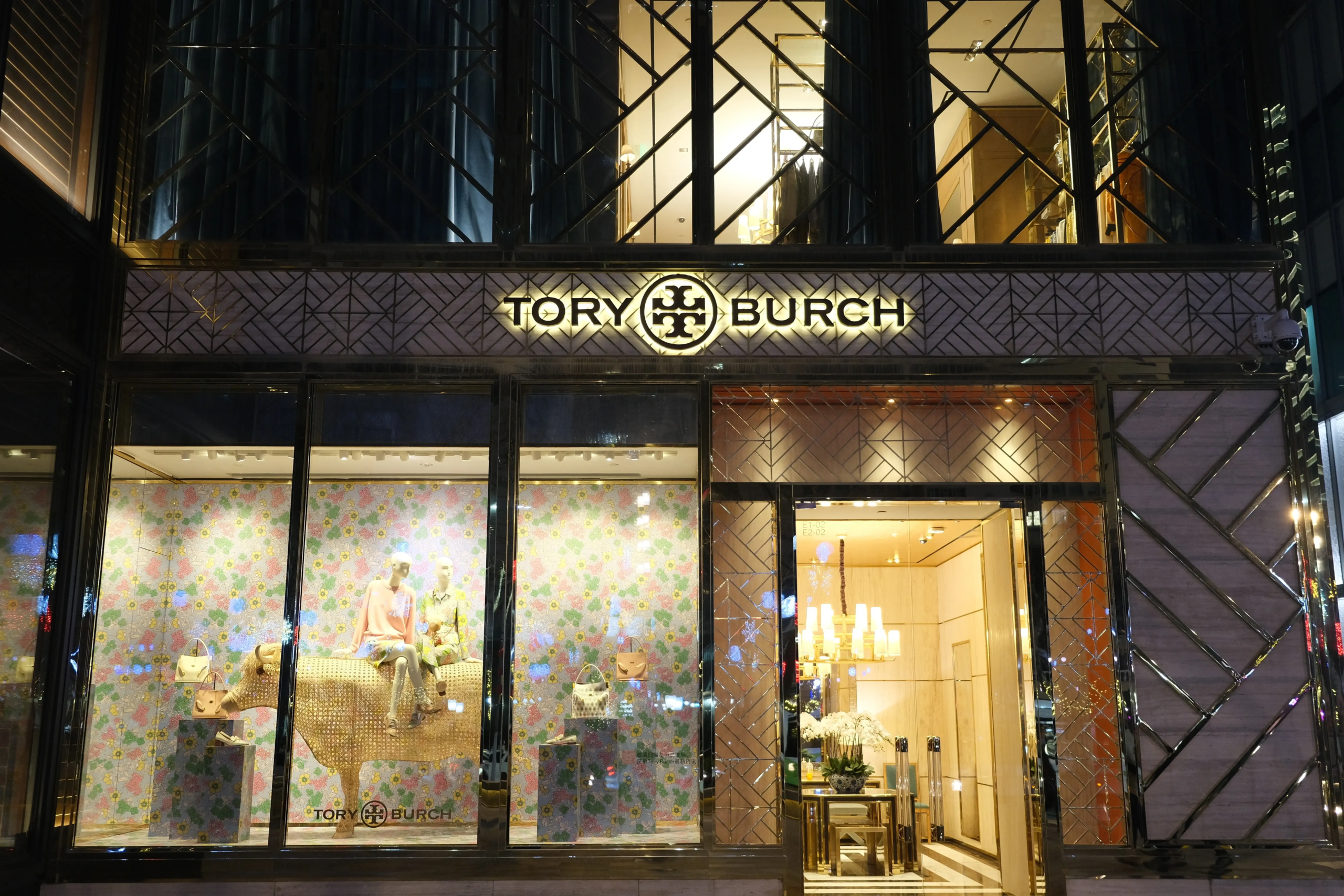Is Tory Burch A Good Brand In 2023? - Streetstylis